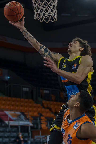 震业超群的 震业超群的