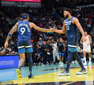 他在中场的 他在中场的