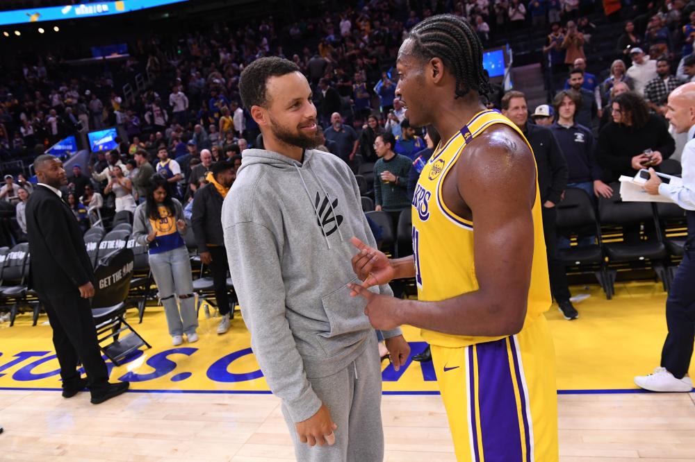 不仅归功于 不仅归功于